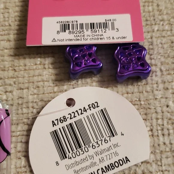 2 pc Bundle  Betsey Johnson Earrings & small makeup bag* - Picture 7 of 13